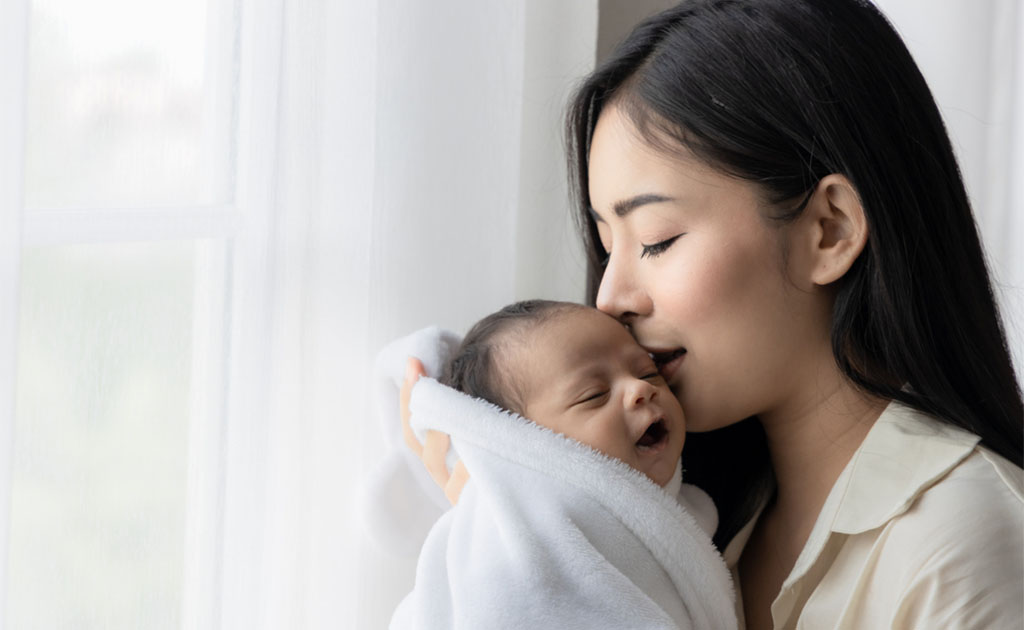 শিশুর প্রথম সলিড খাবার কীভাবে এবং কী দিয়ে শুরু করবেন?