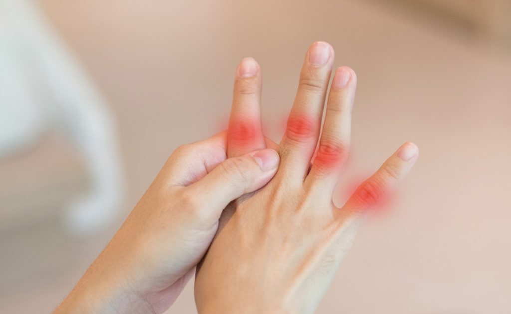 মহিলাদের হাড় ক্ষয় কেন হয়, লক্ষণ ও ব্যথা নিয়ন্ত্রণের উপায়